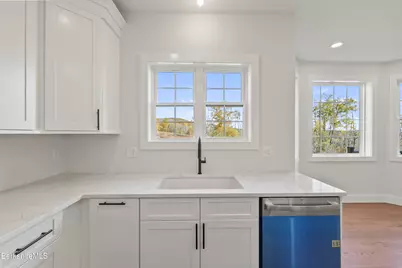 8 Northbrook Ln, Pittsfield, MA 01201 - Photo 40