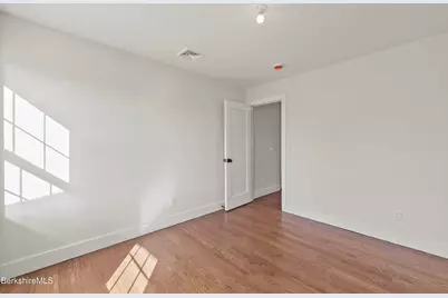 8 Northbrook Ln, Pittsfield, MA 01201 - Photo 58