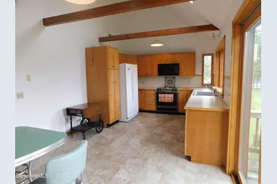 122 Thomas Island Rd, Pittsfield, MA 01201 - Photo 12