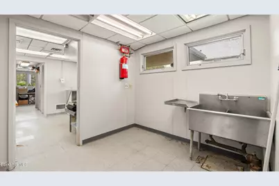 306 Wahconah St, Pittsfield, MA 01201 - Photo 10