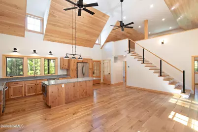 1427 Hewins St, Sheffield, MA 01257 - Photo 6