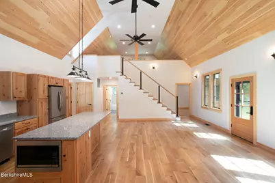 1427 Hewins St, Sheffield, MA 01257 - Photo 4