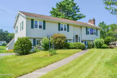 127 Oak Hill Rd, Pittsfield, MA 01201 - Photo 2