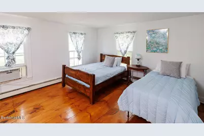 35 Mechanic St, Great Barrington, MA 01230 - Photo 16