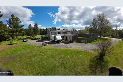 554 Main St, Becket, MA 01223 - Photo 4