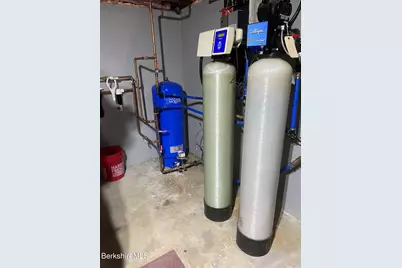 554 Main St, Becket, MA 01223 - Photo 18