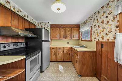 34 Anthony St, Adams, MA 01220 - Photo 8