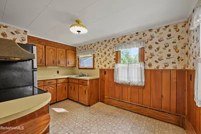 34 Anthony St, Adams, MA 01220 - Photo 6