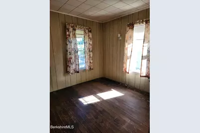 25 Ashley St, Pittsfield, MA 01201 - Photo 16