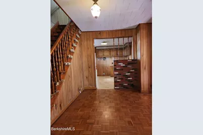 25 Ashley St, Pittsfield, MA 01201 - Photo 6