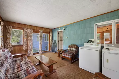 1070 Holmes Rd, Pittsfield, MA 01201 - Photo 18