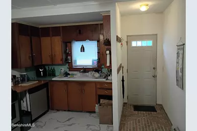 24 Franklin St, North Adams, MA 01247 - Photo 18