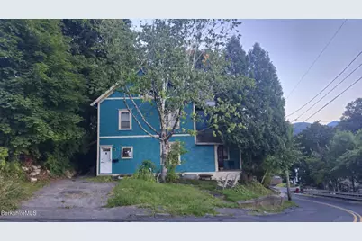 24 Franklin St, North Adams, MA 01247 - Photo 2