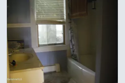 24 Franklin St, North Adams, MA 01247 - Photo 28