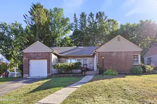 106 Sampson Pkwy, Pittsfield, MA 01201 - Photo 2