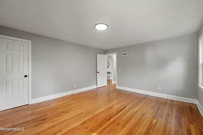 106 Sampson Pkwy, Pittsfield, MA 01201 - Photo 20