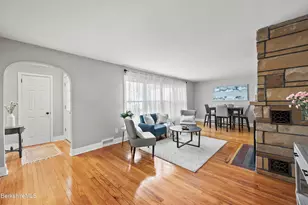 106 Sampson Pkwy, Pittsfield, MA 01201 - Photo 8