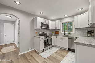 106 Sampson Pkwy, Pittsfield, MA 01201 - Photo 12