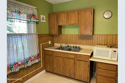 156 Elizabeth St, Pittsfield, MA 01201 - Photo 20