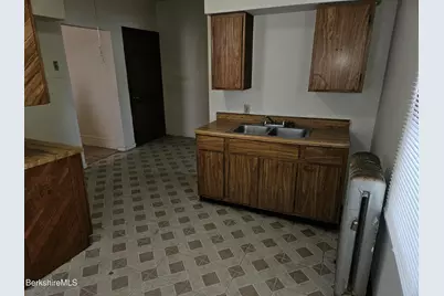 61 Seymour St, Pittsfield, MA 01201 - Photo 8