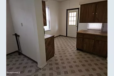 61 Seymour St, Pittsfield, MA 01201 - Photo 10