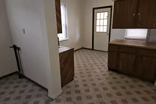 61 Seymour St, Pittsfield, MA 01201 - Photo 10