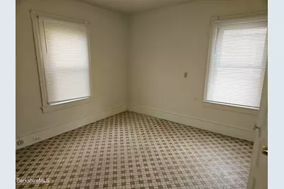 61 Seymour St, Pittsfield, MA 01201 - Photo 24