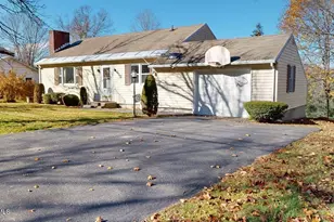 612 E New Lenox Rd, Pittsfield, MA 01201 - Photo 2