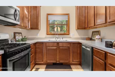 2 W Rose Ct, Great Barrington, MA 01230 - Photo 10