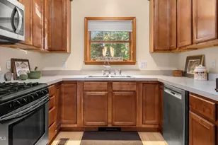 2 W Rose Ct, Great Barrington, MA 01230 - Photo 10