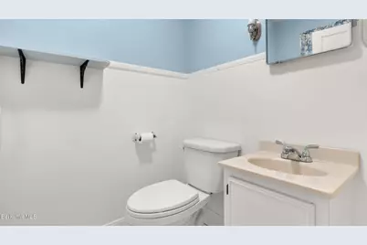 81 Castle Hill Ave, Great Barrington, MA 01230 - Photo 18