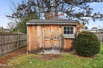 171 Pine Grove Dr, Pittsfield, MA 01201 - Photo 8