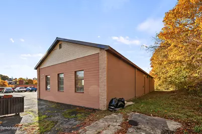 17 Taconic Park Dr, Pittsfield, MA 01201 - Photo 8