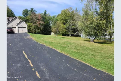 10 Lillybrook Rd, Pittsfield, MA 01201 - Photo 12