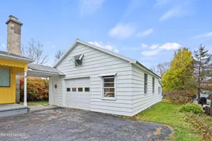 559 Onota St, Pittsfield, MA 01201 - Photo 2