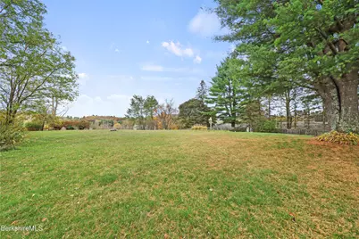 8 Samson St, Pittsfield, MA 01201 - Photo 32