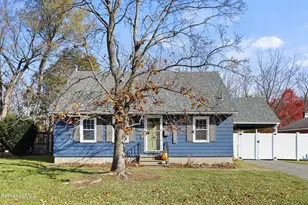 39 Lowden St, Pittsfield, MA 01201 - Photo 2