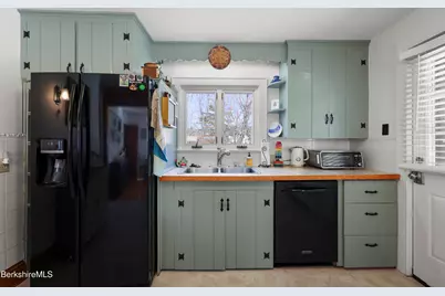 39 Lowden St, Pittsfield, MA 01201 - Photo 14