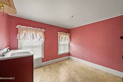 6 Crandall St, Adams, MA 01220 - Photo 18