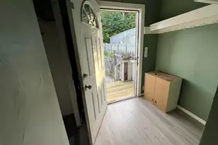 98 Lincoln St, Pittsfield, MA 01201 - Photo 2