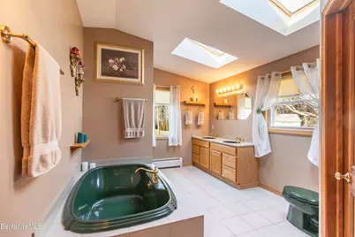 100 Elaine Dr, Pittsfield, MA 01201 - Photo 24