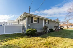 100 Elaine Dr, Pittsfield, MA 01201 - Photo 8