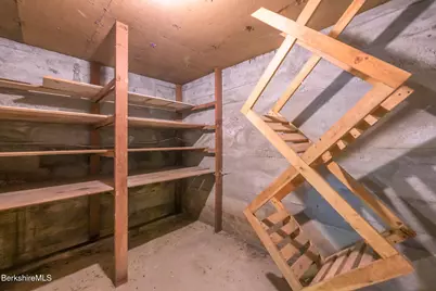 135 Allengate Ave, Pittsfield, MA 01201 - Photo 28