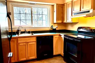 135 Allengate Ave, Pittsfield, MA 01201 - Photo 10