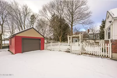 135 Allengate Ave, Pittsfield, MA 01201 - Photo 32