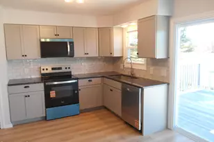 31 Eric Dr, Pittsfield, MA 01201 - Photo 4