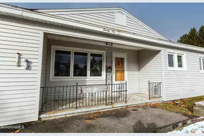 25 Robert St, Pittsfield, MA 01201 - Photo 2