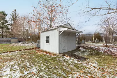 25 Robert St, Pittsfield, MA 01201 - Photo 4