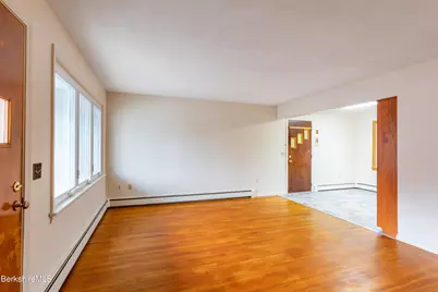 25 Robert St, Pittsfield, MA 01201 - Photo 8