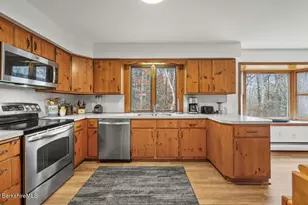 34 Galway Ct, Lenox, MA 01240 - Photo 6